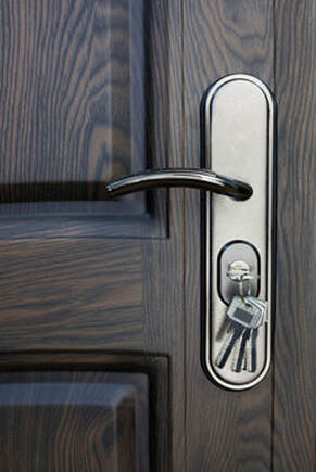 Door lock with keys in lock barrel